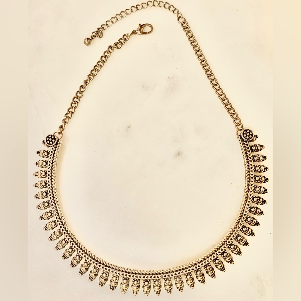 Beautiful, Eclectic Gold Statement Necklace **NEW!!🎁🌟🆕⚜️**